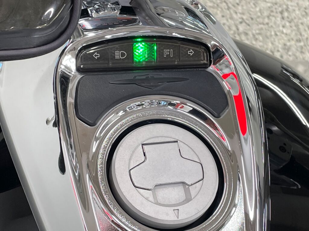 Suzuki INTRUDER 2010 Musta