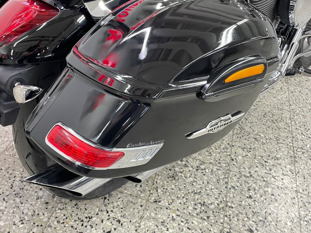 Suzuki INTRUDER 2010 Musta