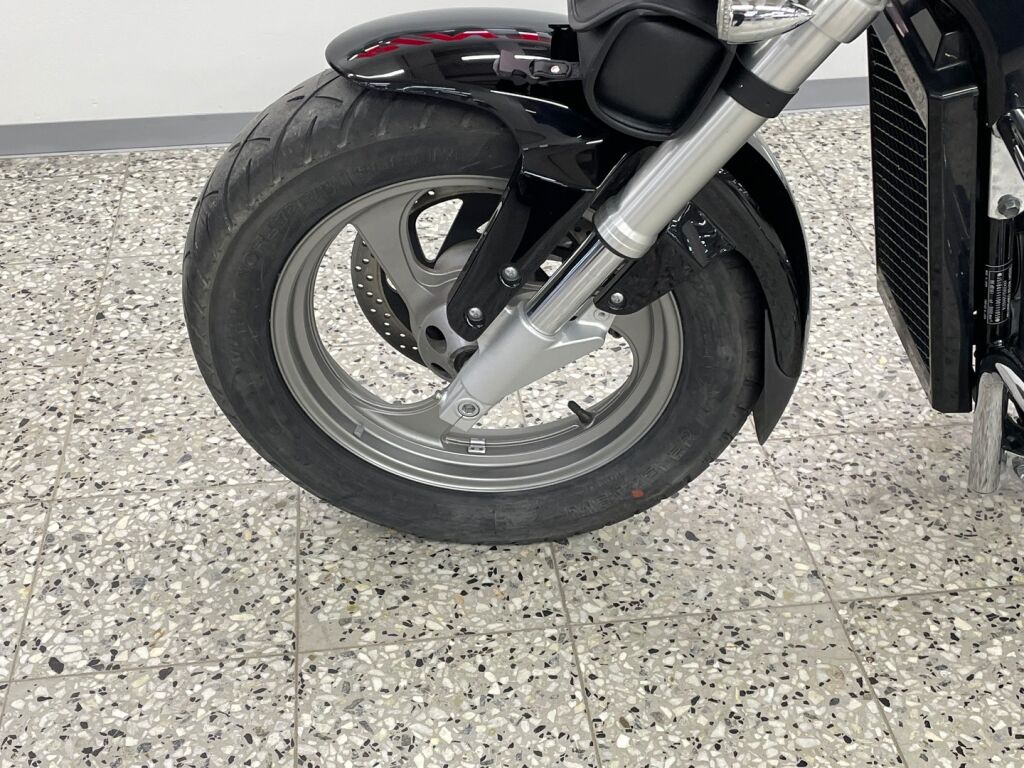 Suzuki INTRUDER 2010 Musta