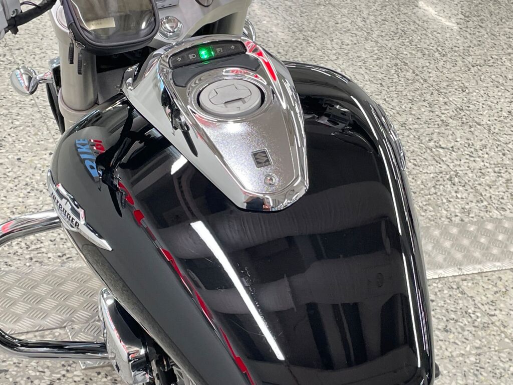 Suzuki INTRUDER 2010 Musta