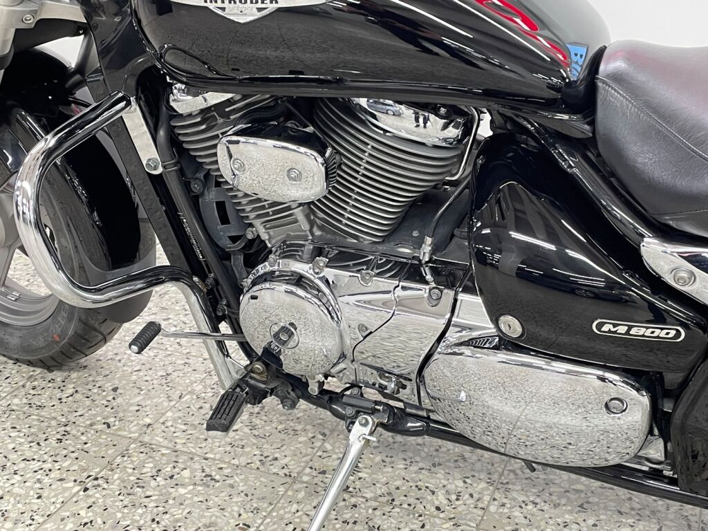 Suzuki INTRUDER 2010 Musta