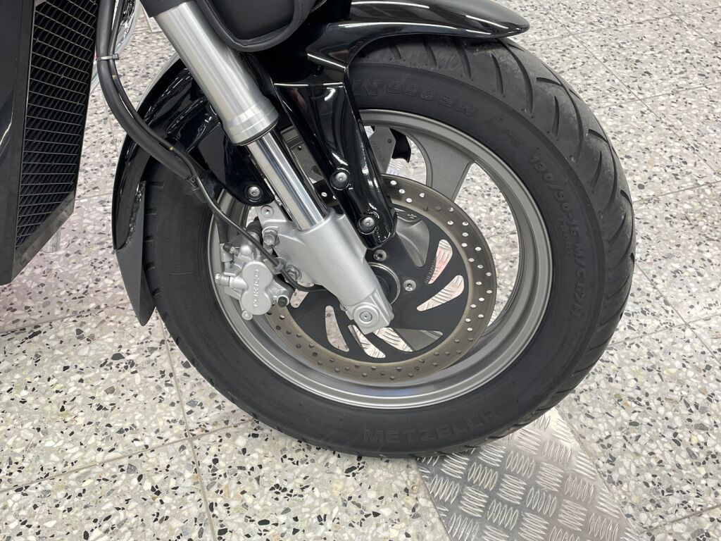 Suzuki INTRUDER 2010 Musta
