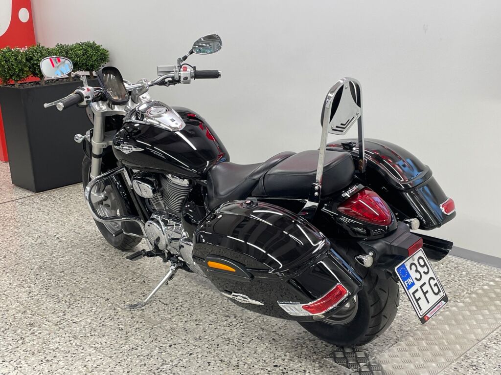 Suzuki INTRUDER 2010 Musta