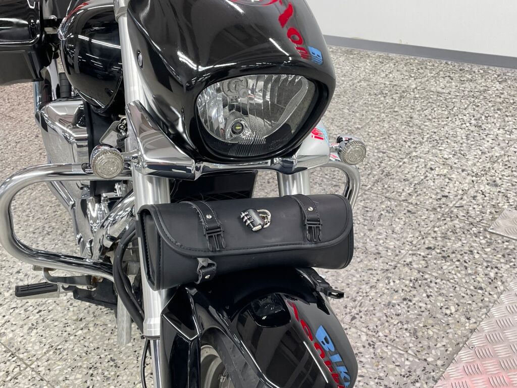 Suzuki INTRUDER 2010 Musta