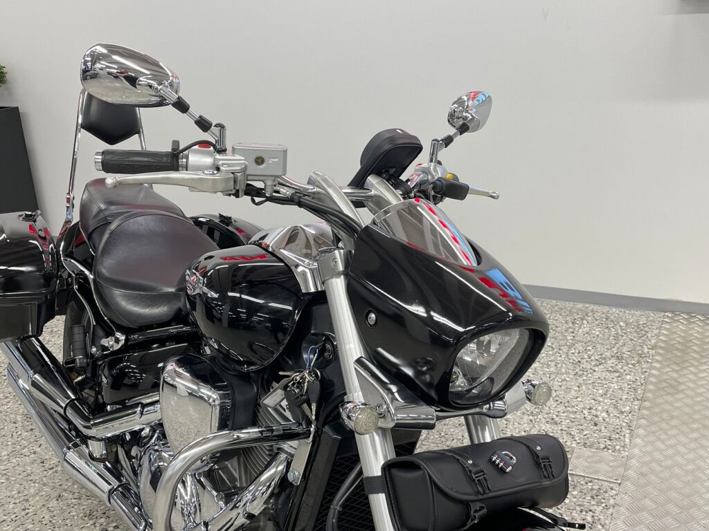 Suzuki INTRUDER 2010 Musta