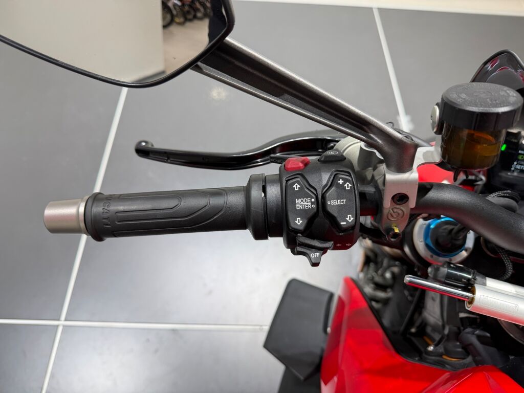 Ducati STREETFIGHTER 2022 Punainen