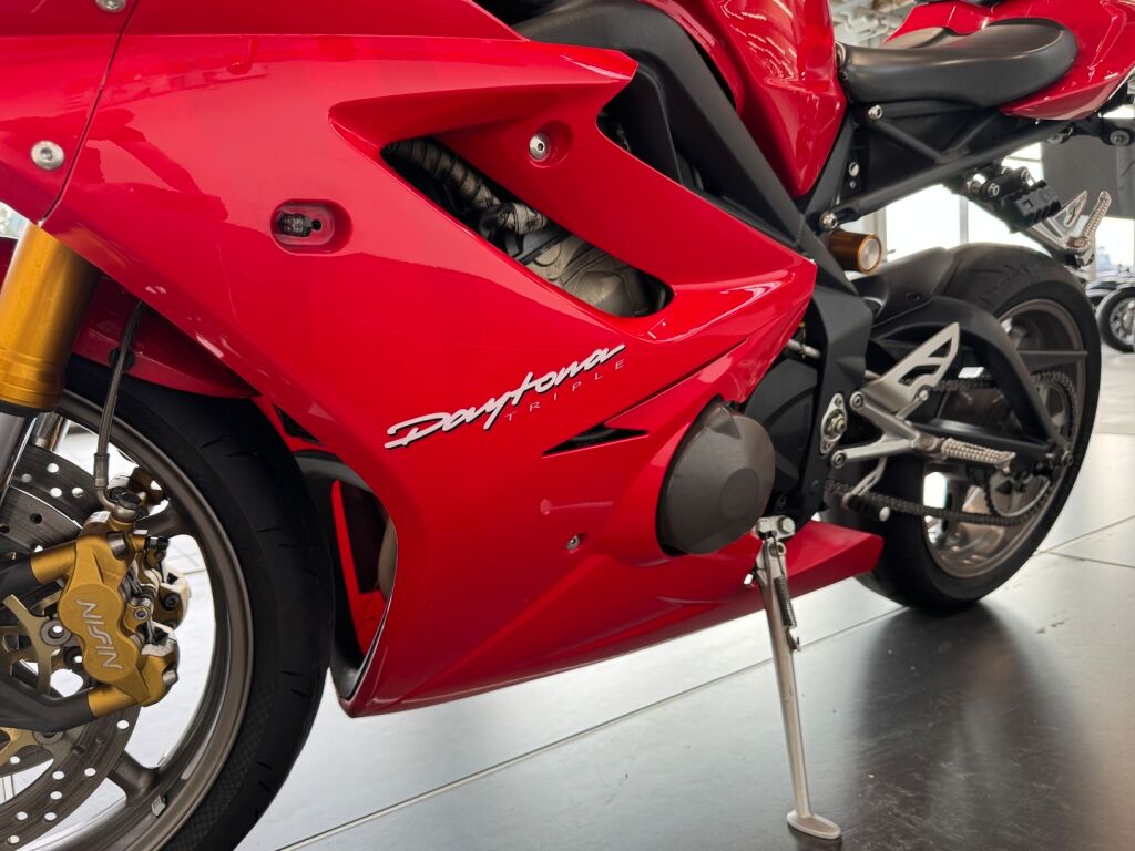 Triumph Daytona 2007 Punainen