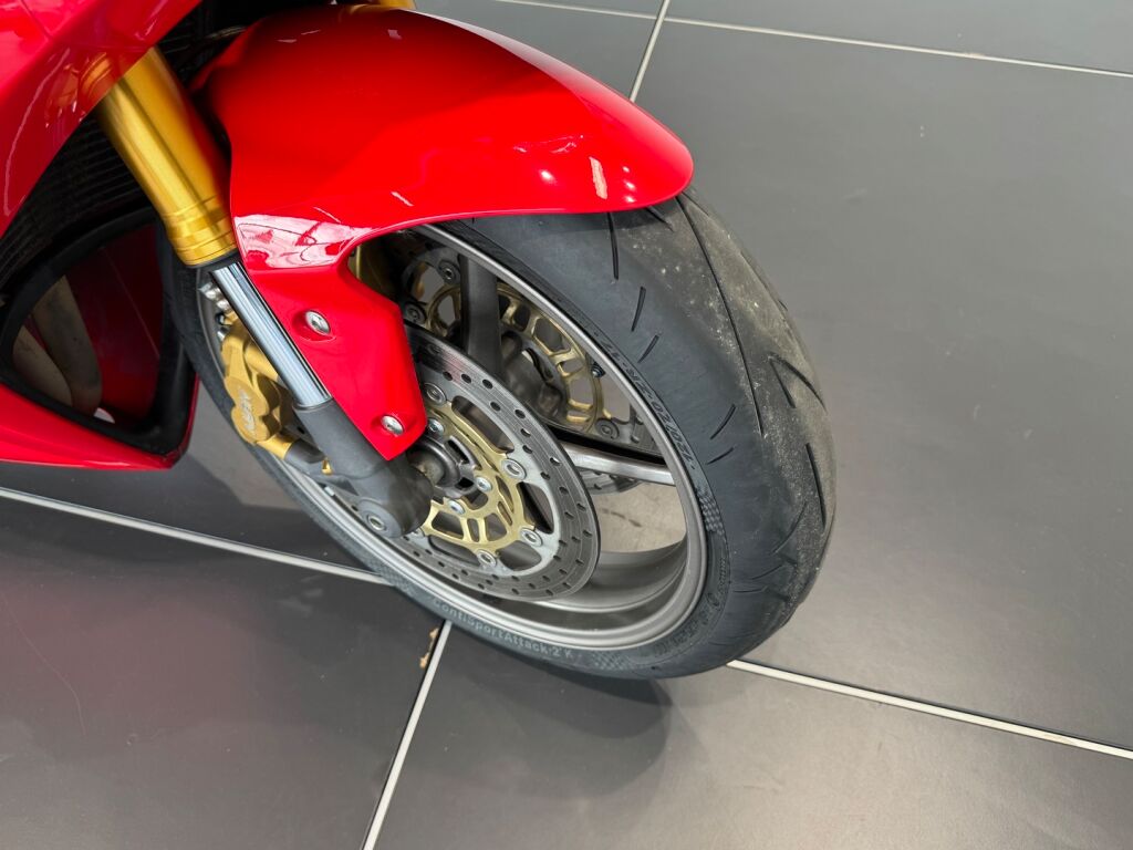 Triumph Daytona 2007 Punainen