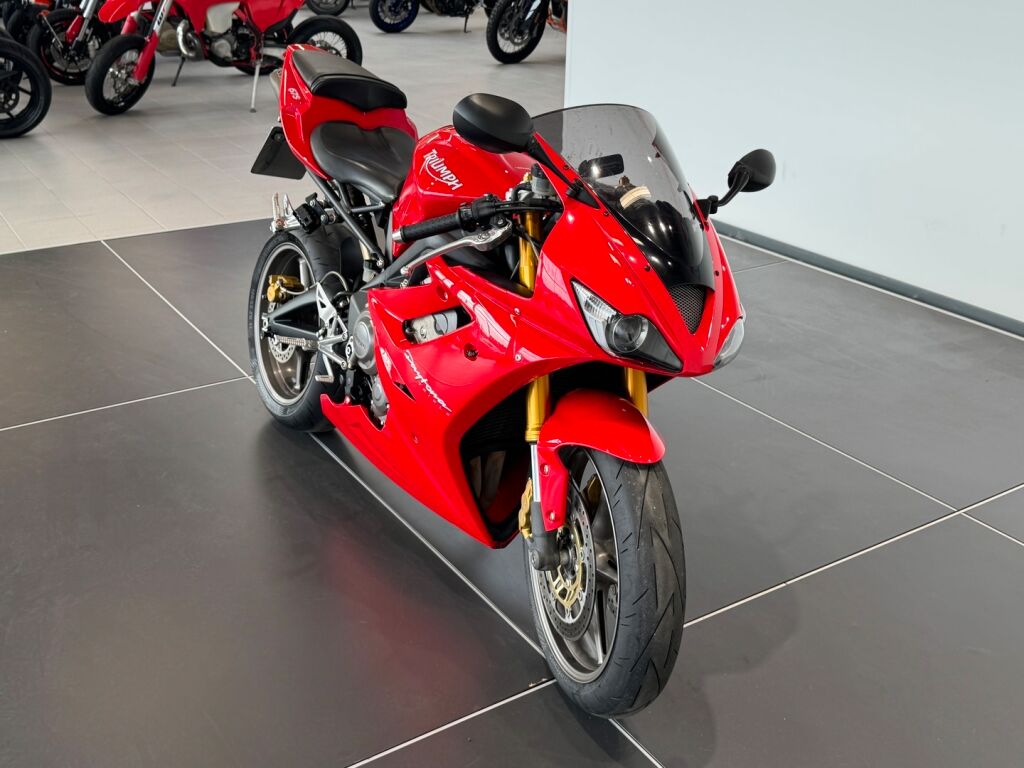 Triumph Daytona 2007 Punainen