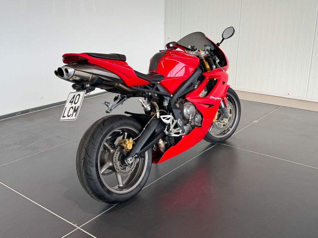 Triumph Daytona 2007 Punainen