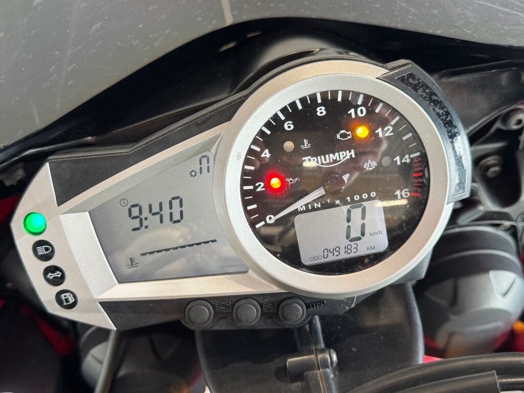 Triumph Daytona 2007 Punainen