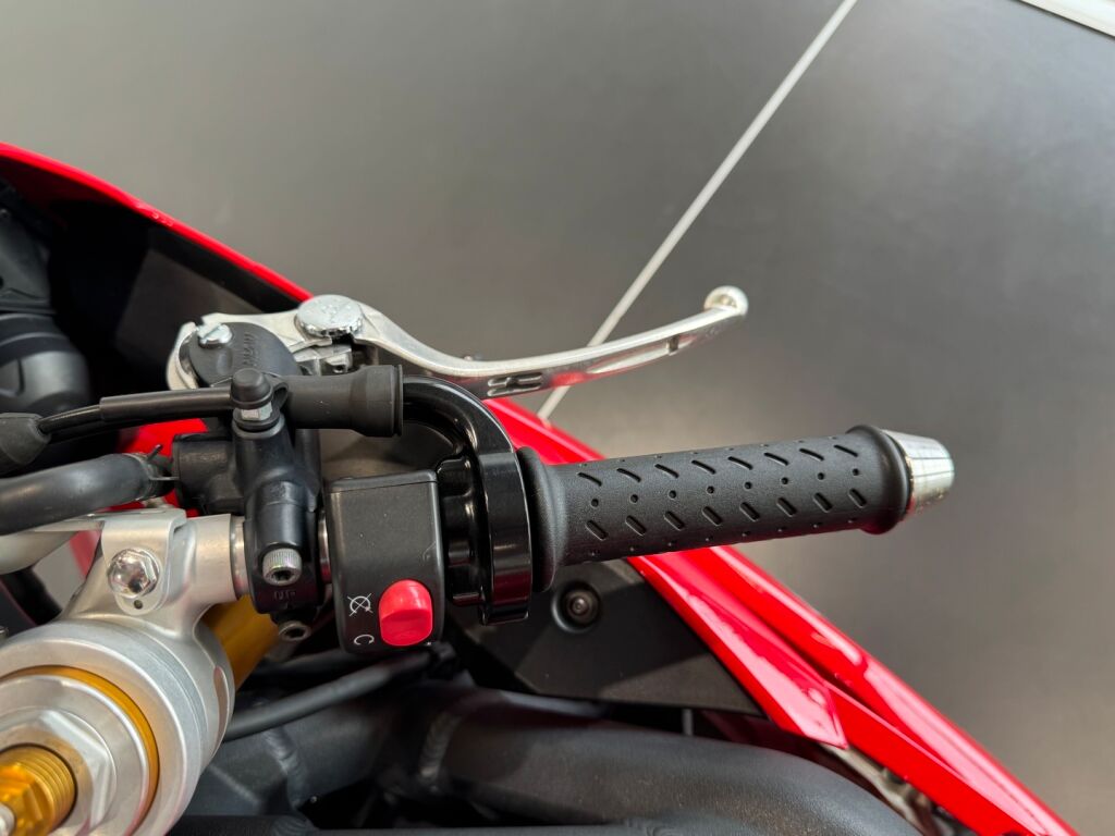 Triumph Daytona 2007 Punainen