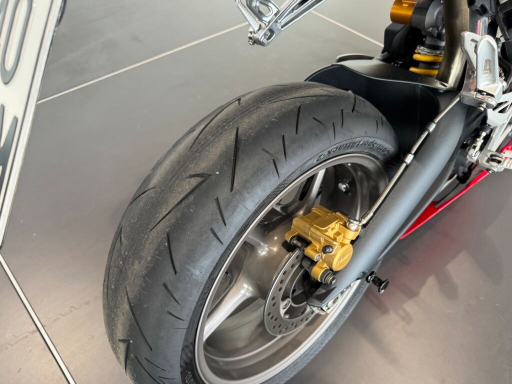 Triumph Daytona 2007 Punainen