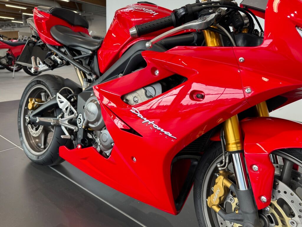 Triumph Daytona 2007 Punainen