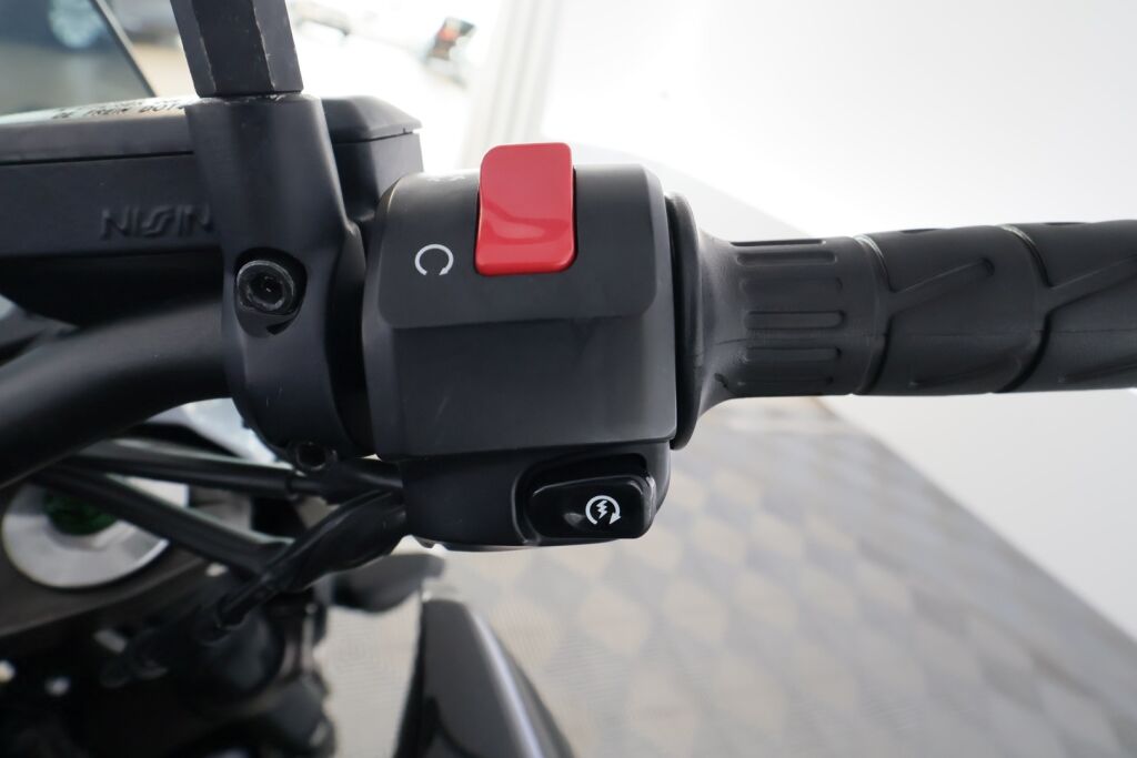 Kawasaki Z 2017 Musta