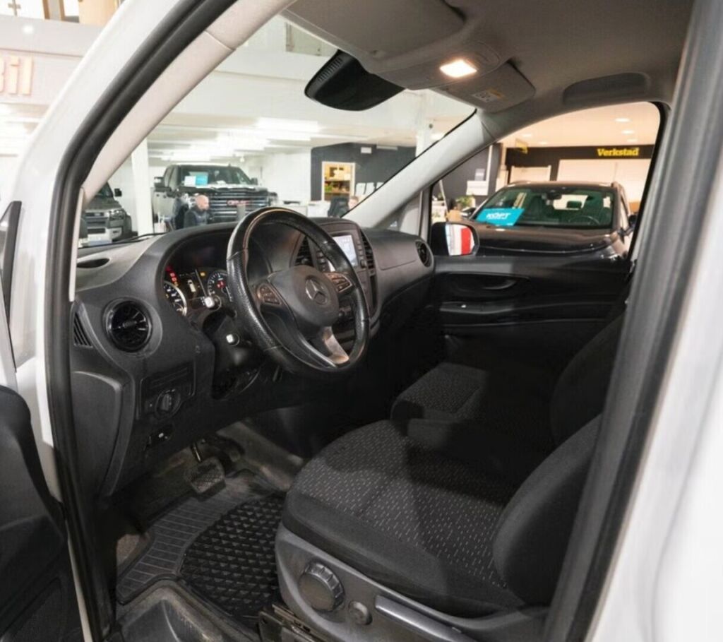 Mercedes-Benz Vito 2023 Valkoinen (Arctic White)