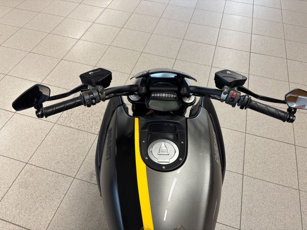 Ducati DIAVEL 2011 