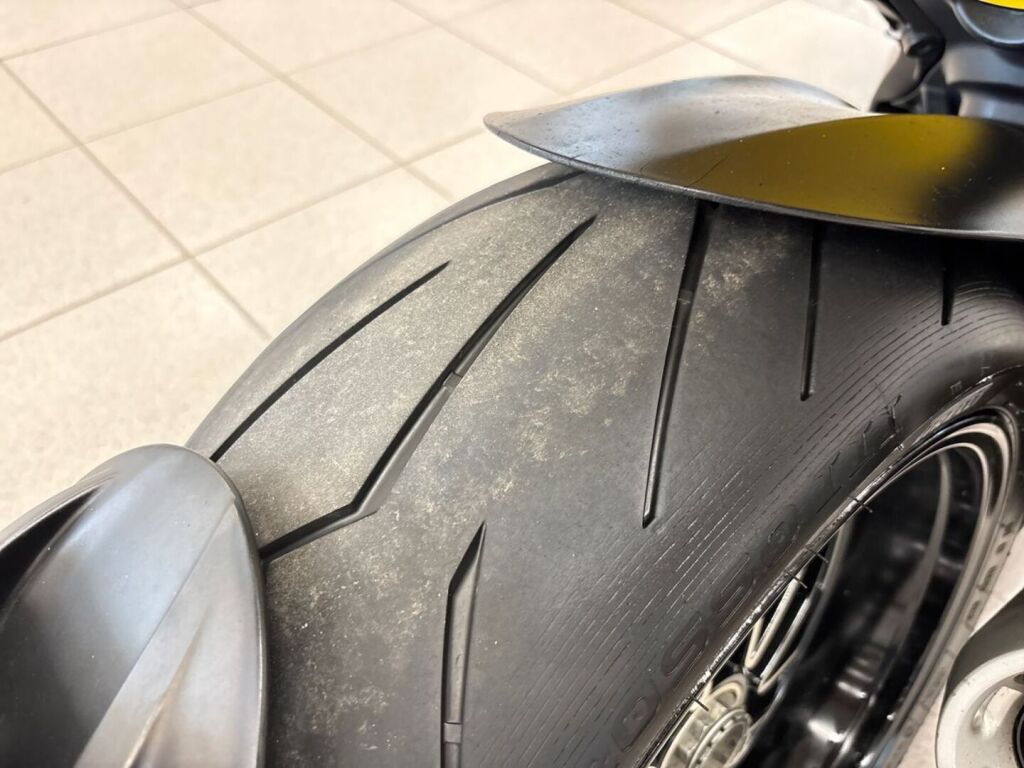 Ducati DIAVEL 2011 