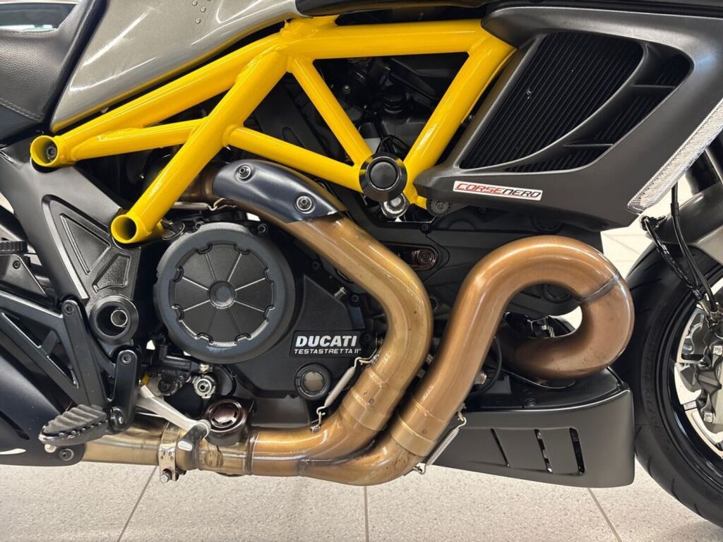 Ducati DIAVEL 2011 
