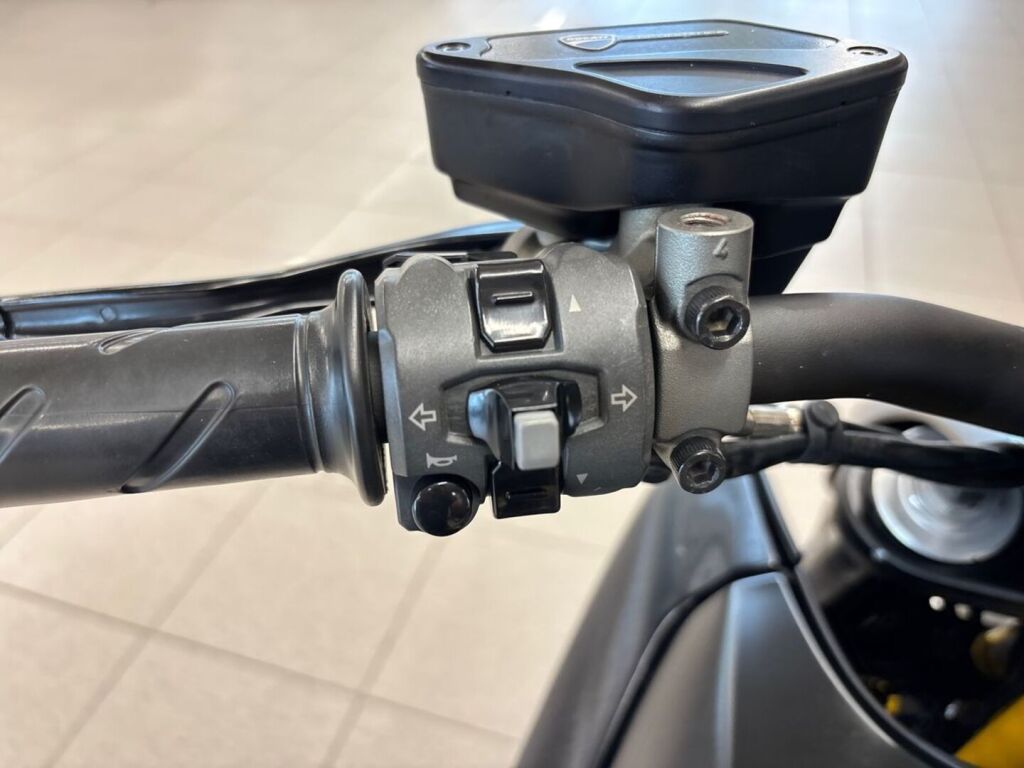 Ducati DIAVEL 2011 