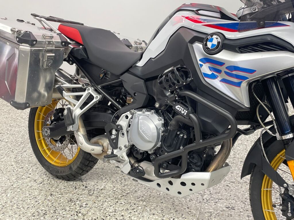 BMW F 2020 Valkoinen