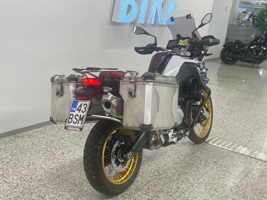 BMW F 2020 Valkoinen