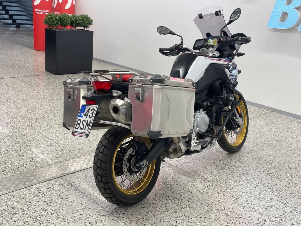 BMW F 2020 Valkoinen