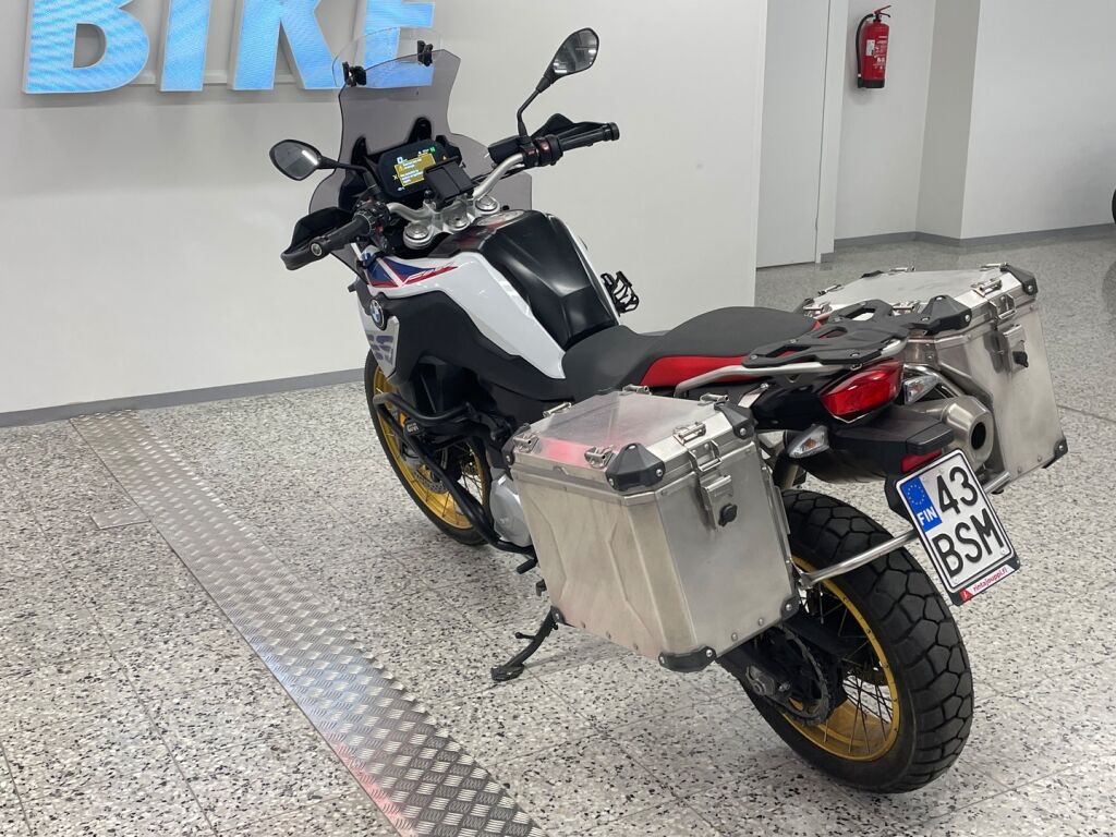 BMW F 2020 Valkoinen