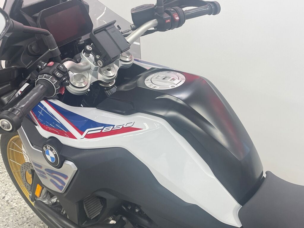 BMW F 2020 Valkoinen