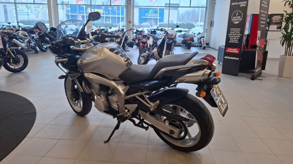 Yamaha FZ6-S 2004 Harmaa