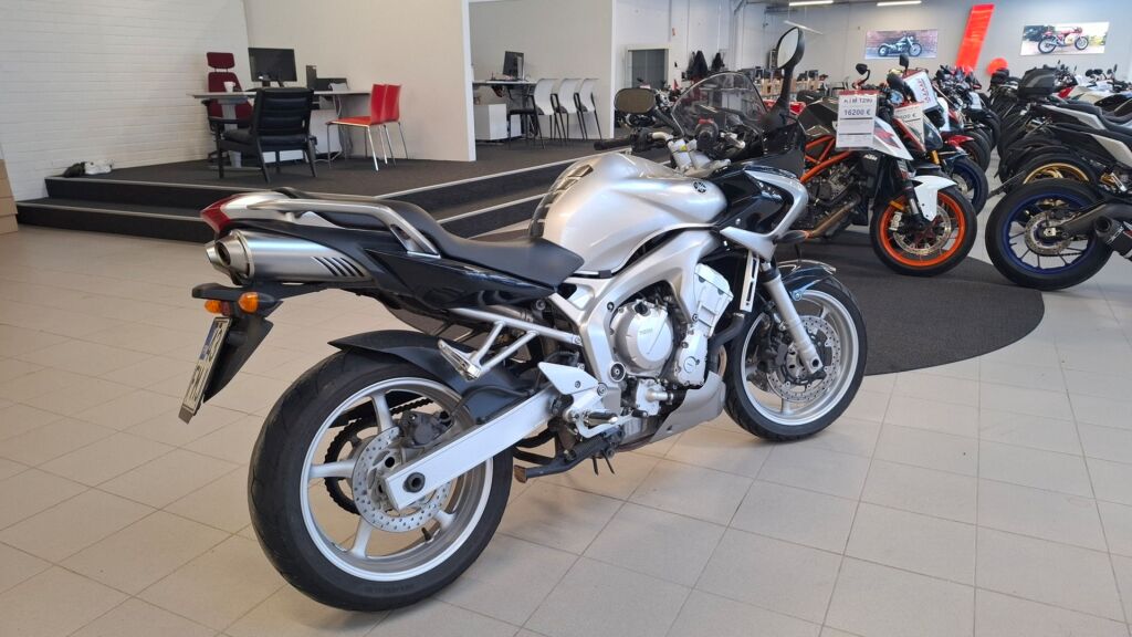Yamaha FZ6-S 2004 Harmaa