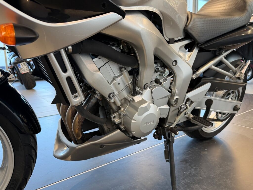 Yamaha FZ6-S 2004 Harmaa