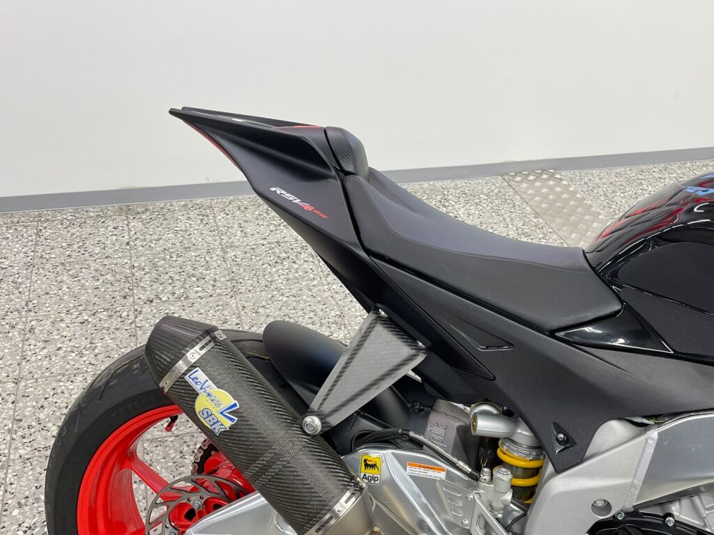 Aprilia RSV4 2011 