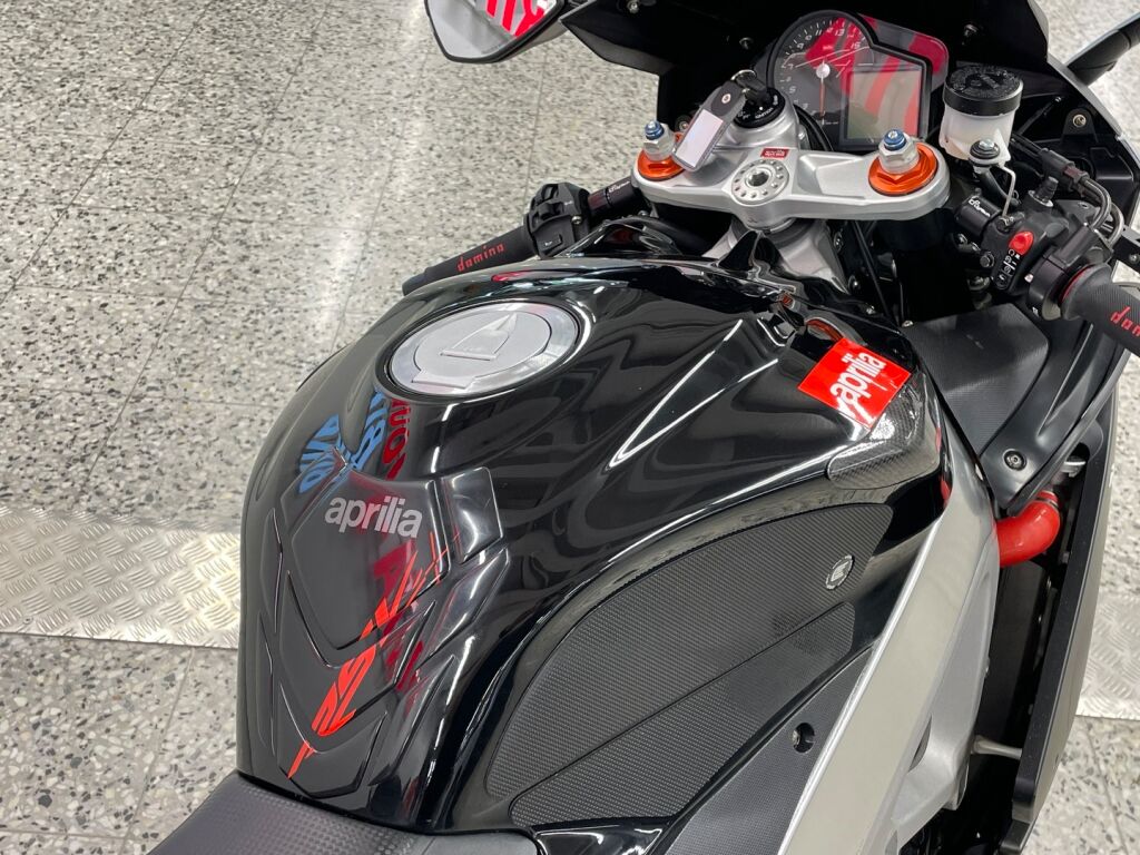 Aprilia RSV4 2011 