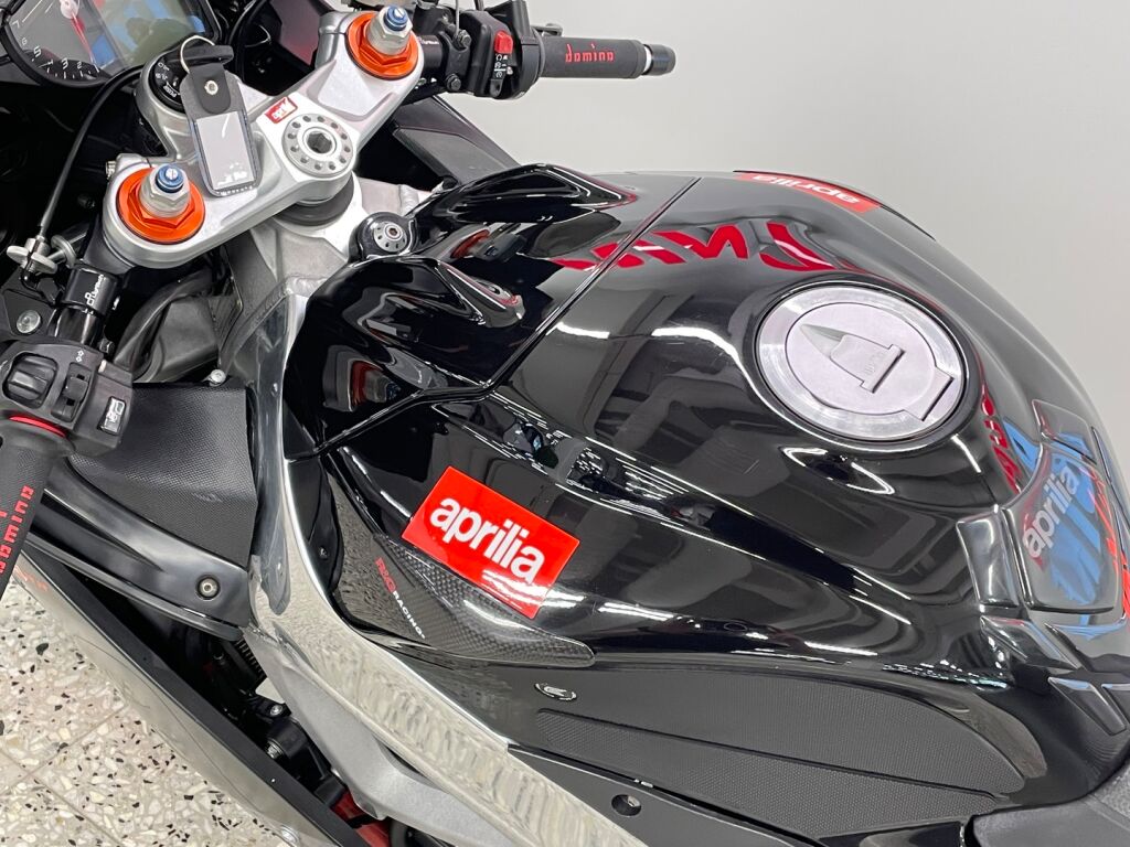 Aprilia RSV4 2011 