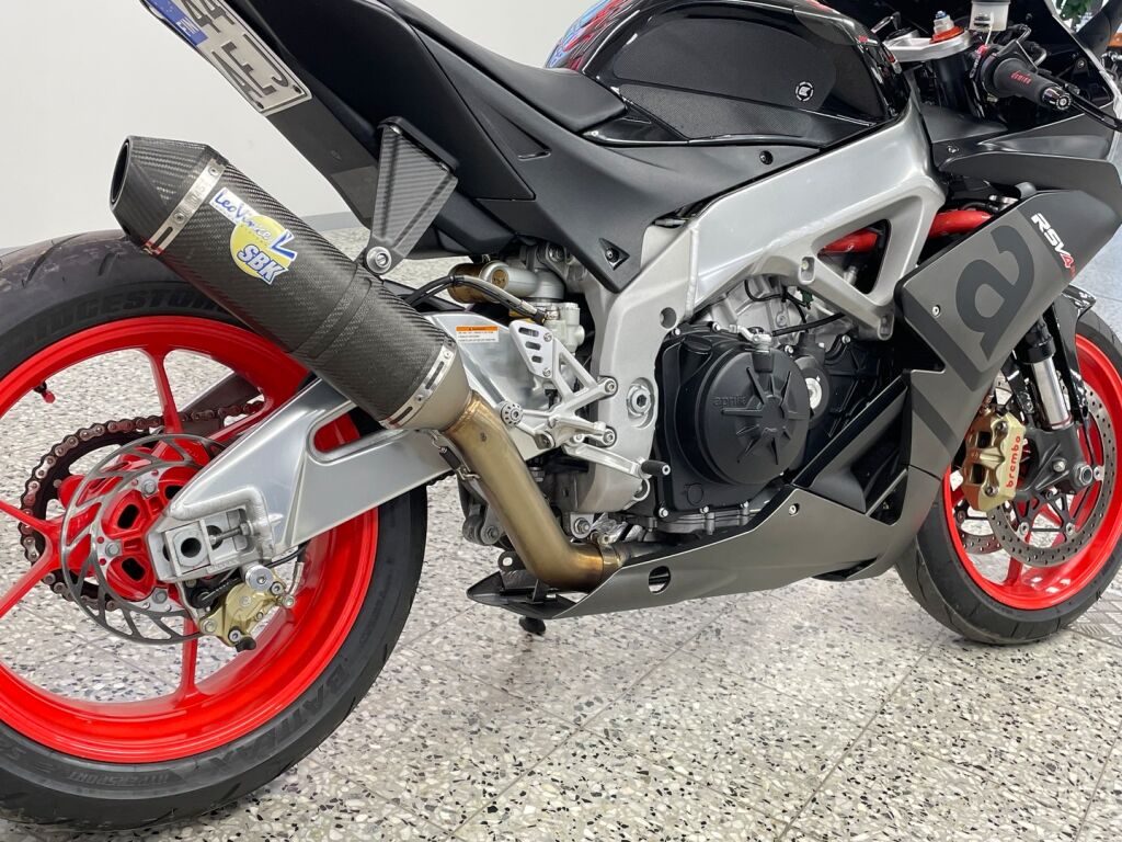 Aprilia RSV4 2011 