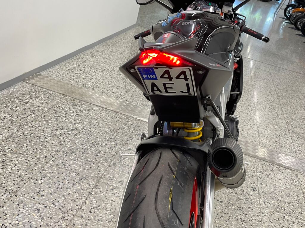 Aprilia RSV4 2011 