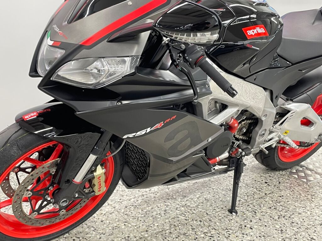 Aprilia RSV4 2011 