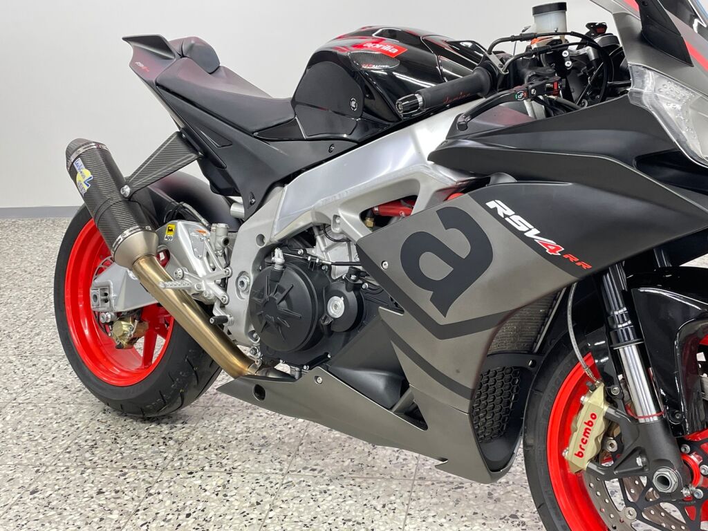 Aprilia RSV4 2011 