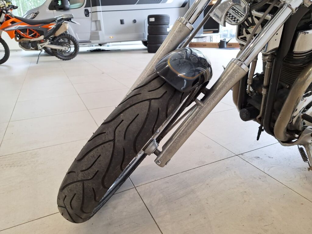 Suzuki VS 2001 moniväri