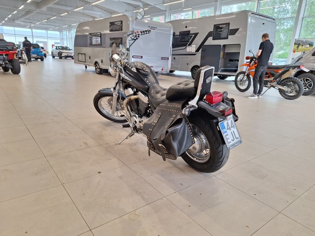 Suzuki VS 2001 moniväri