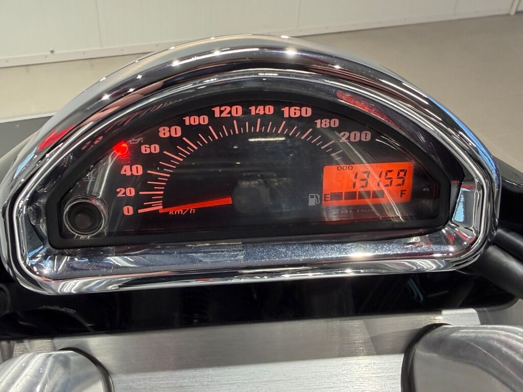 Suzuki INTRUDER 2012 Musta