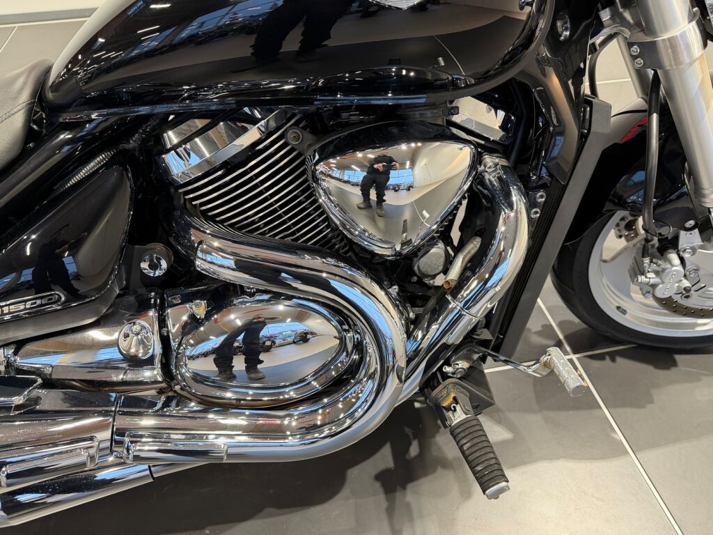 Suzuki INTRUDER 2012 Musta