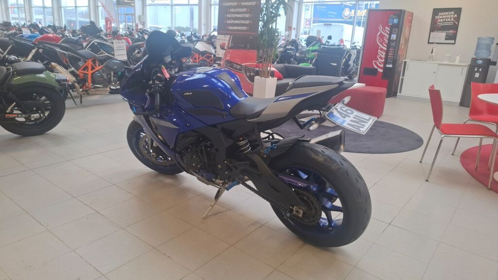 Yamaha YZF-R1 2023 