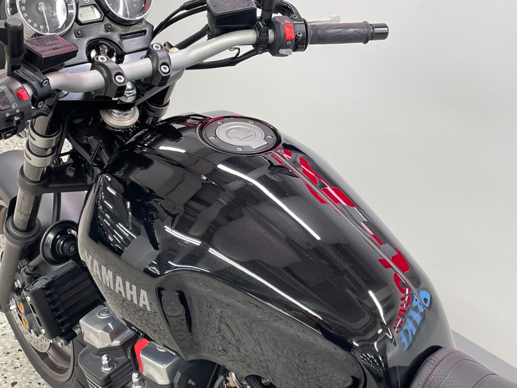 Yamaha XJR 2014 