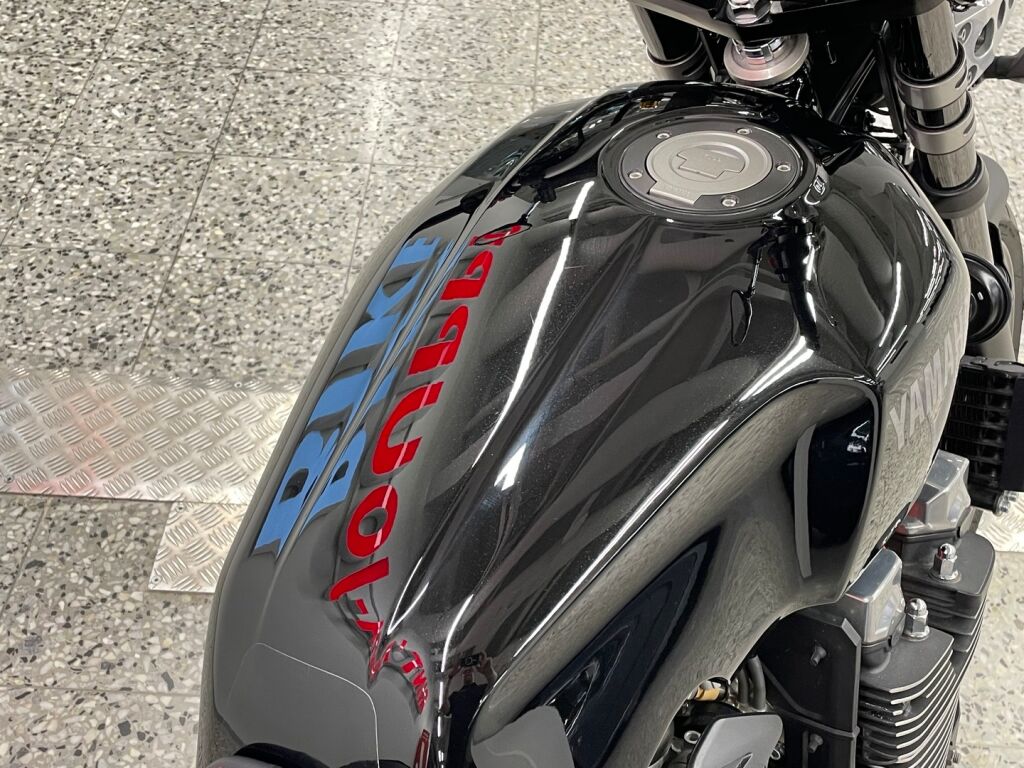 Yamaha XJR 2014 