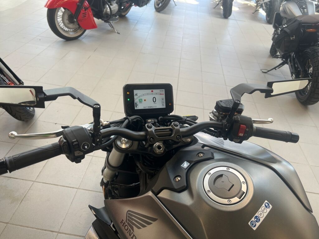 Honda CB 2025 