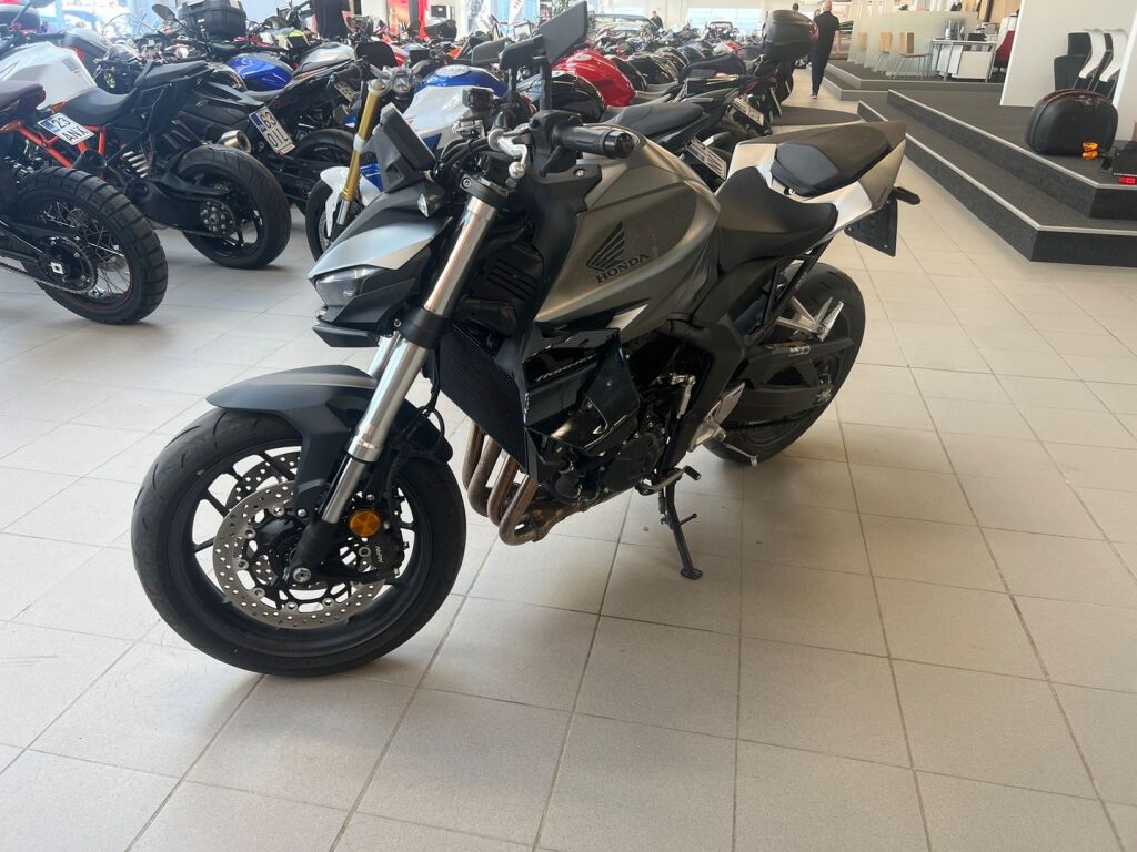 Honda CB 2025 