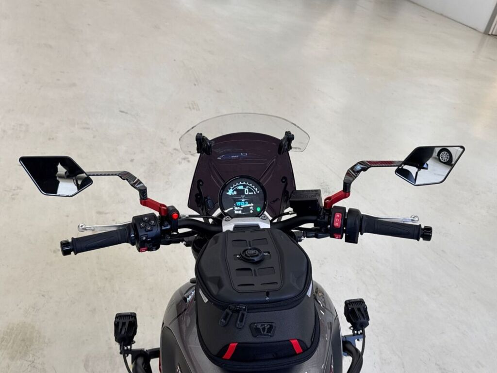 Triumph TRIDENT 2021 