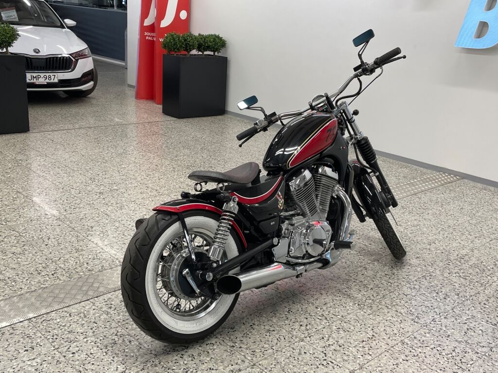 Suzuki VS 1989 Punainen
